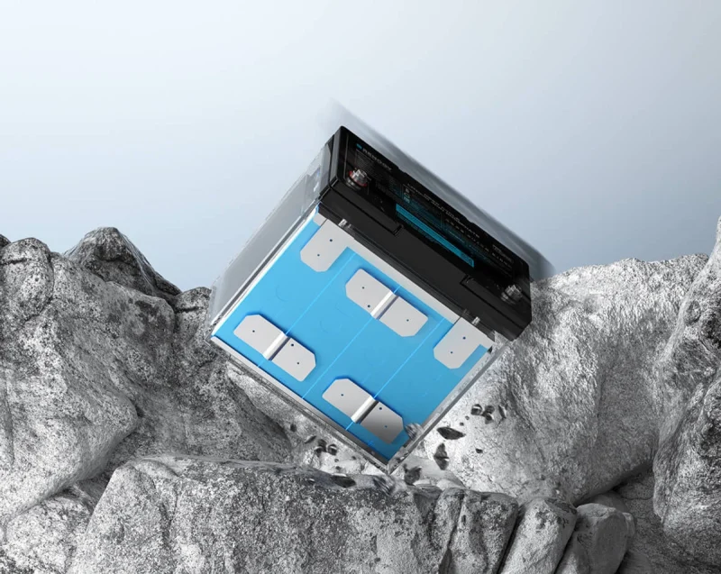 振動に強い金属セルスペーサー構造